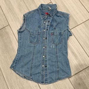 Levi’s cut off jean jacket vest